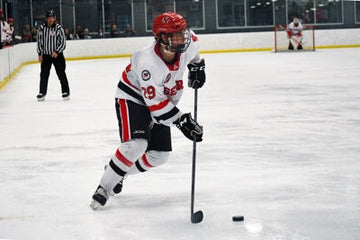 L'Évolution des Bâtons de Hockey : Flexibilité et Performances Modernes