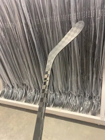 Prototype All Black: Le bâton de hockey qui redéfinit la performance sur la glace